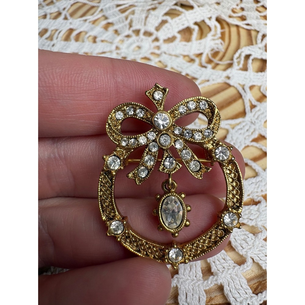 Vintage 1928 Gold Tone Bow Wreath Brooch Coquette Victorian Rhinestone